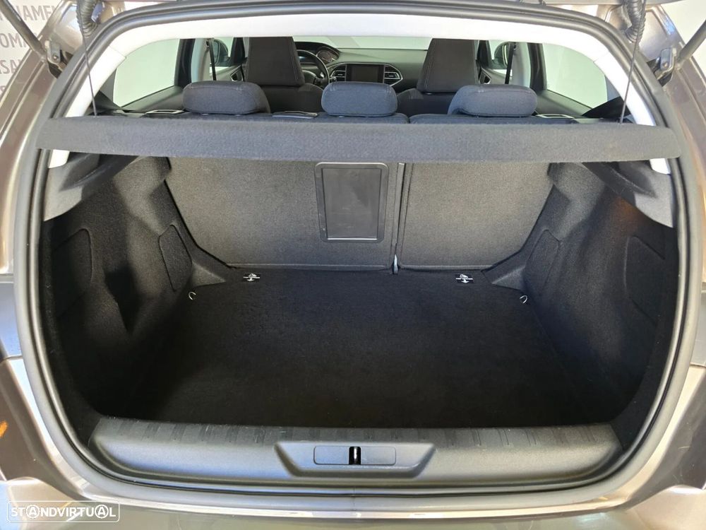 Peugeot 308 1.2 PureTech Allure Pack - 23