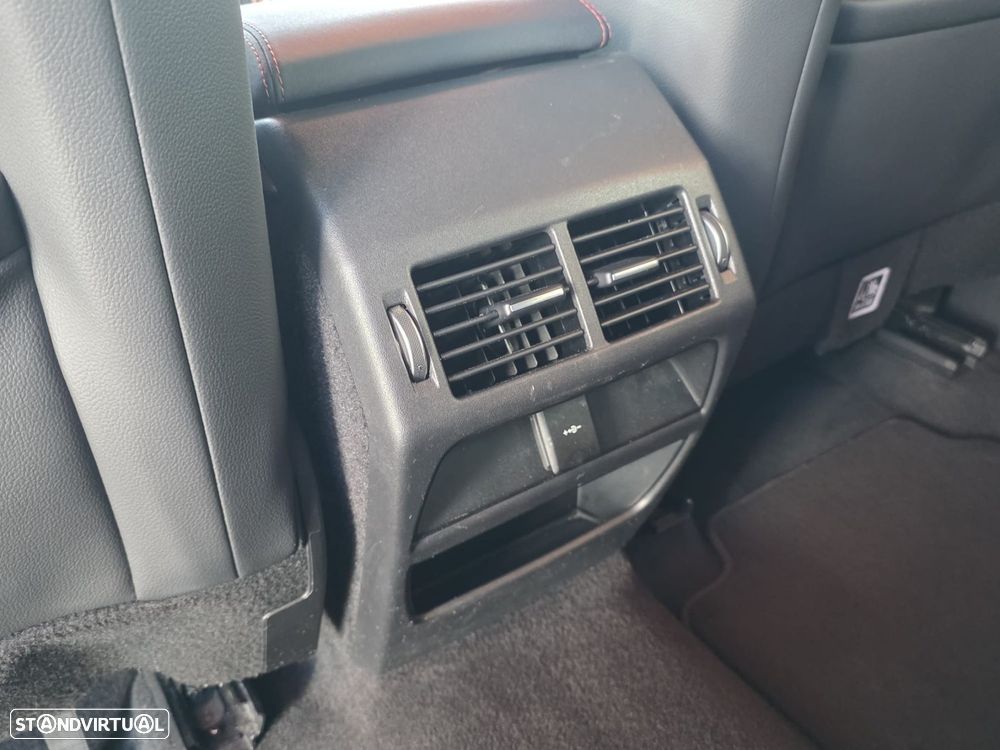 Land Rover Discovery Sport 1.5 I3 P300e AWD R-Dynamic S - 18