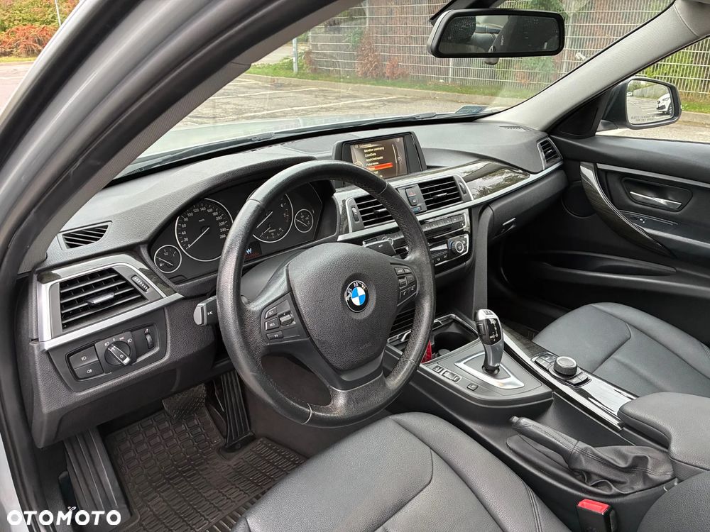 BMW Seria 3 320i Luxury Line - 11