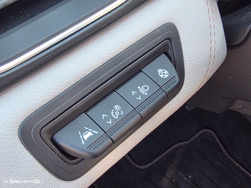 Renault Captur 1.5 dCi Initiale Paris EDC - 14