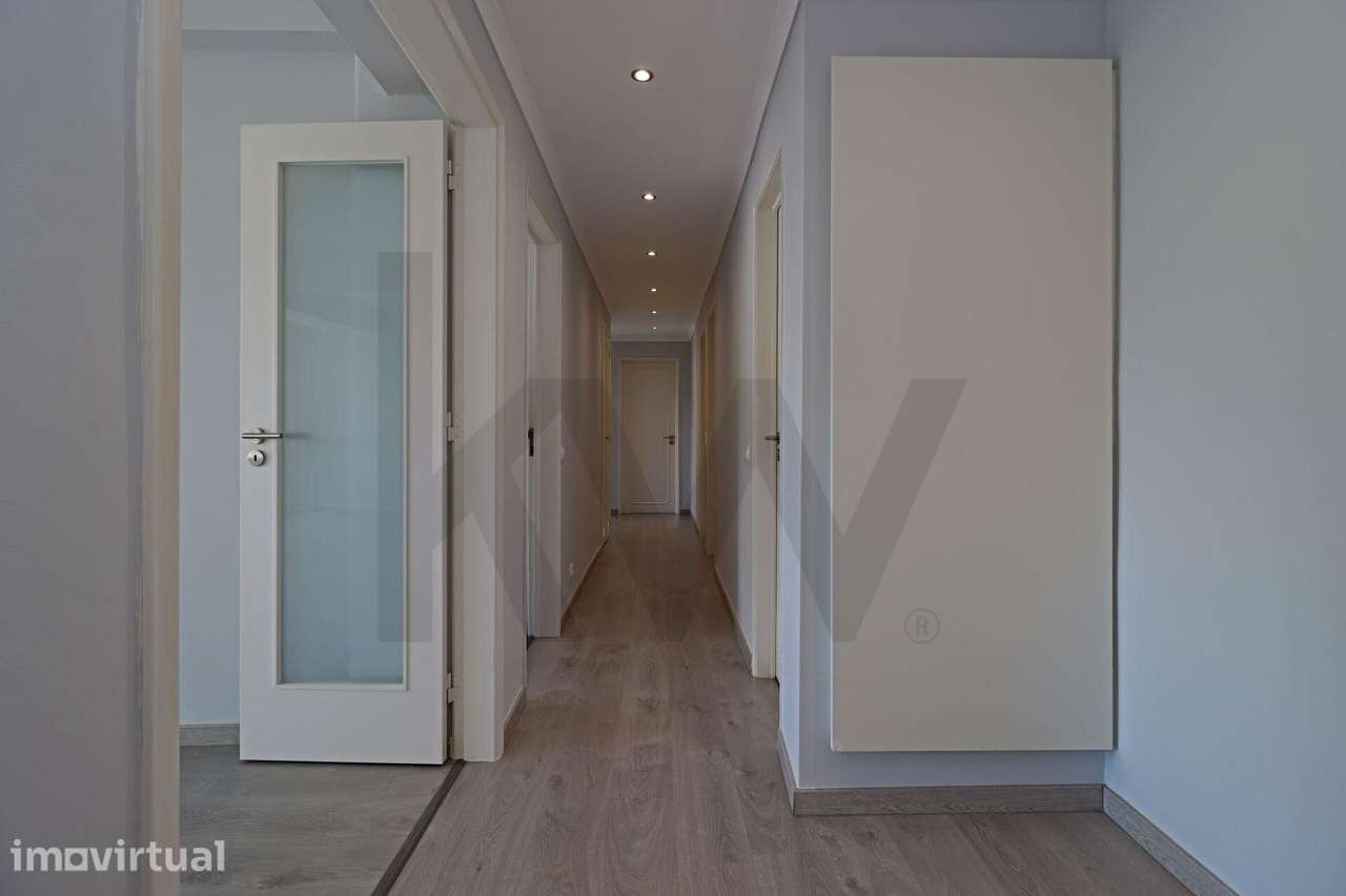 Apartamento T3 Remodelado com Excelentes Áreas em Carnaxide - Grande imagem: 5/43