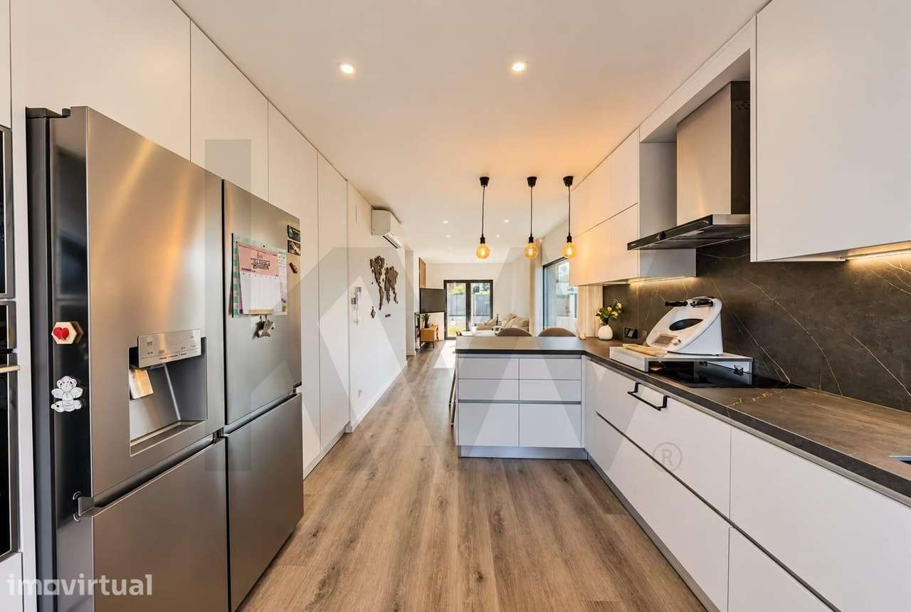 Moradia T4 com Jardim, Garagem e Vista para a Serra de Sintra - Grande imagem: 4/25
