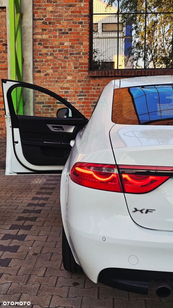 Jaguar XF 2.0 T Prestige - 21