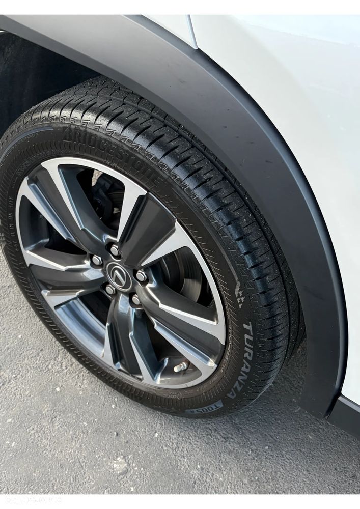 Lexus UX - 12