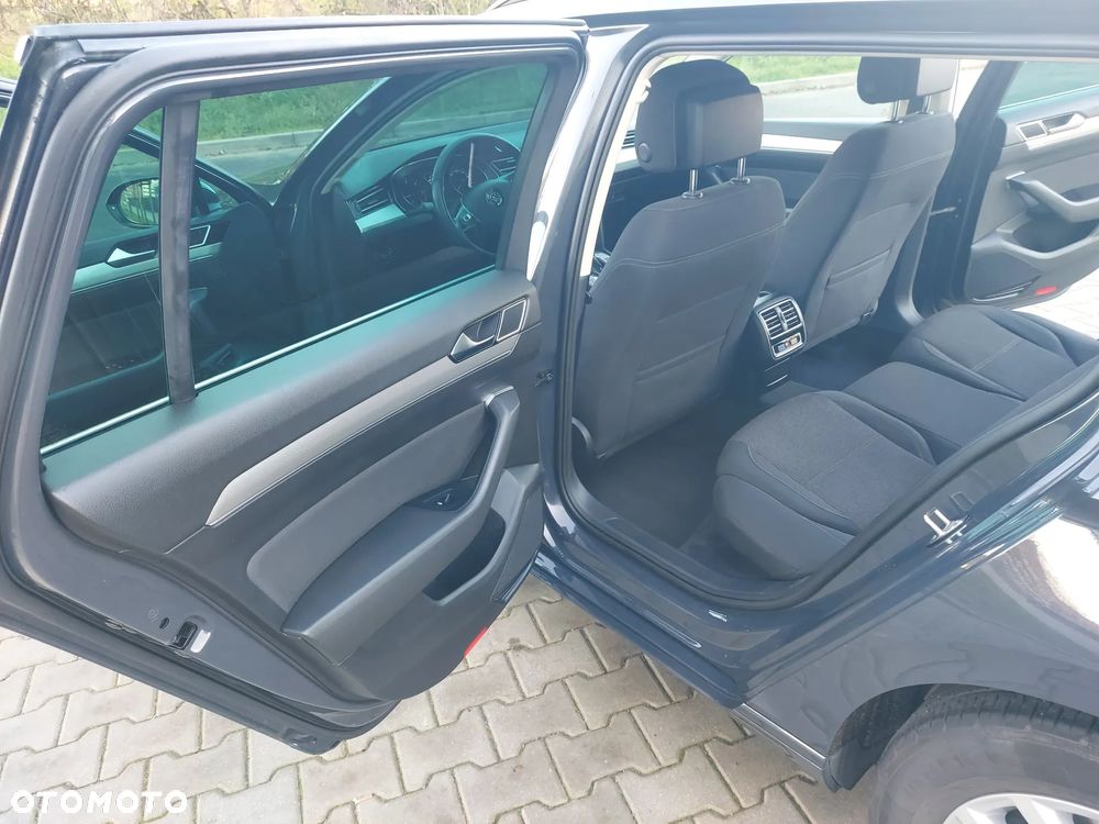 Volkswagen Passat - 8