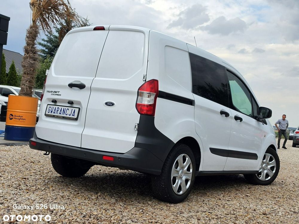 Ford Transit Courier - 13