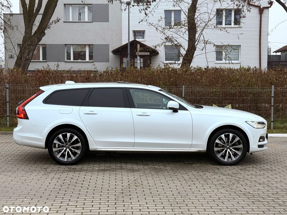 Volvo V90 Cross Country B5 D AWD Ultimate - 23