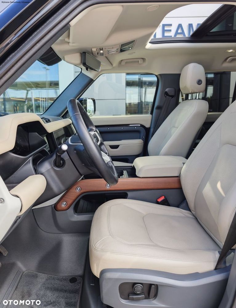 Land Rover Defender - 2