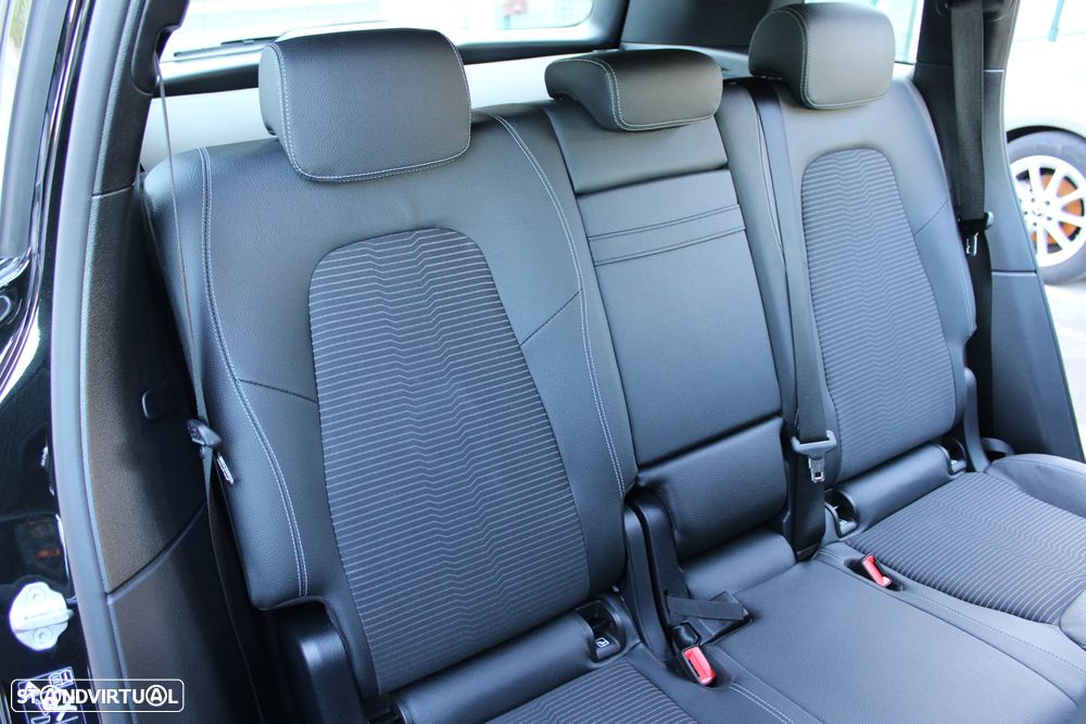 Mercedes-Benz GLB 180 7G-DCT Progressive Advanced - 23