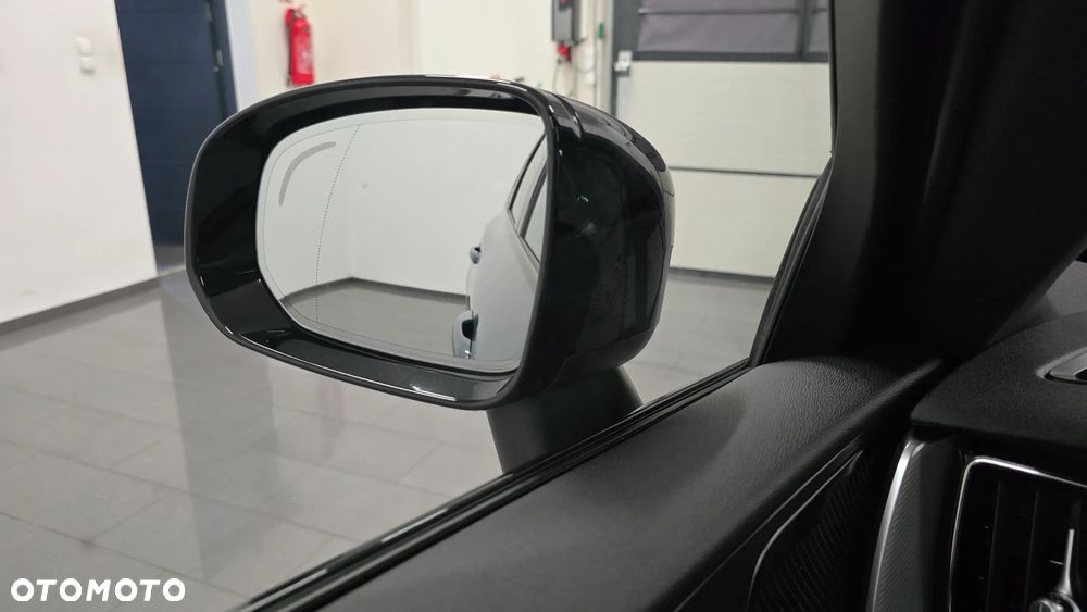 Volvo XC 60 B4 D Ultimate Dark - 23