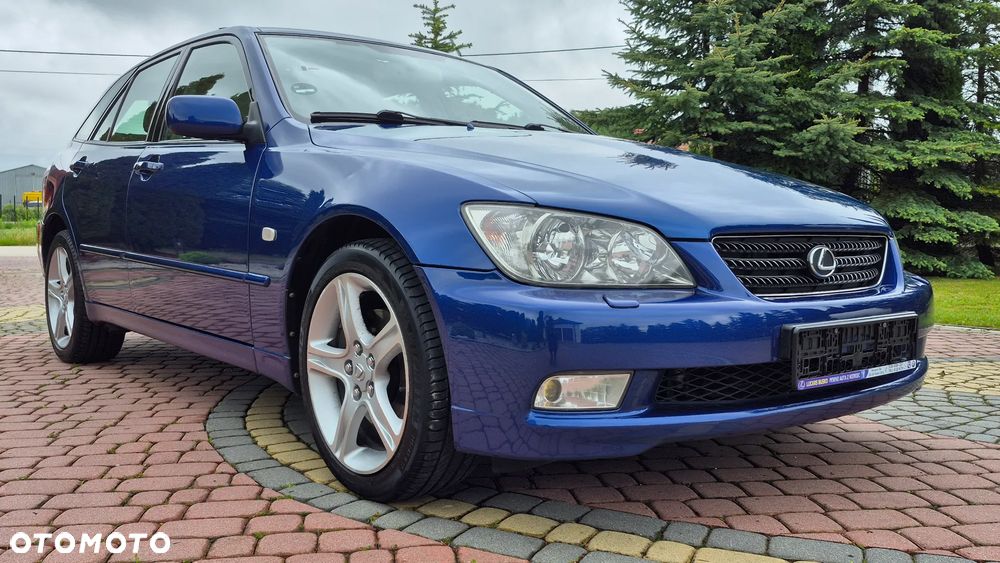 Lexus IS - 30