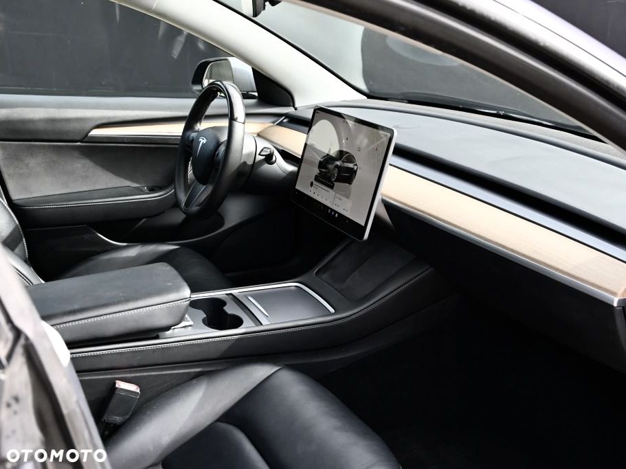 Tesla Model 3 - 18