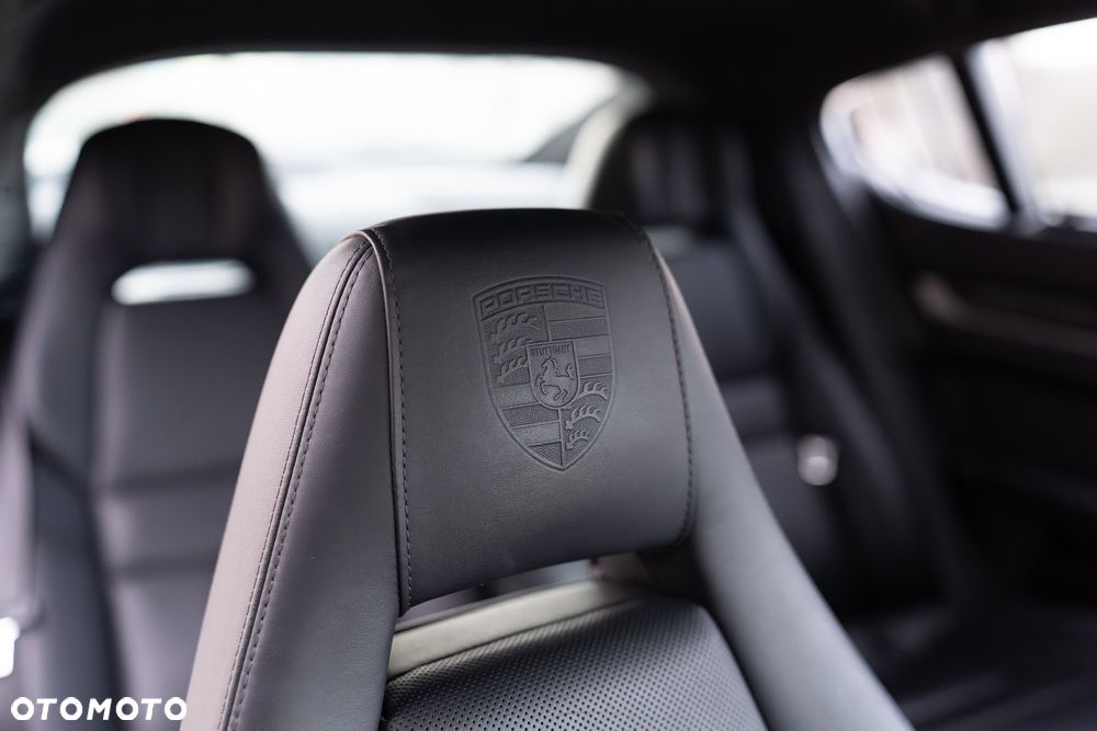 Porsche Panamera Turbo Executive - 35