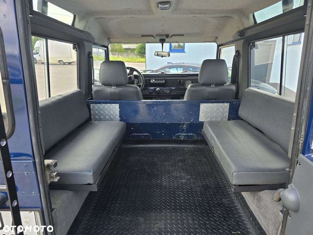 Land Rover Defender - 7
