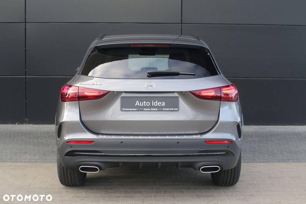 Mercedes-Benz GLA - 8