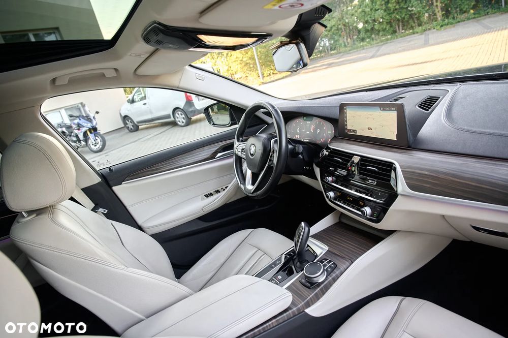 BMW Seria 5 525d Luxury Line - 16