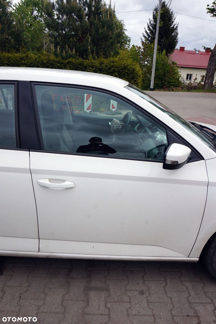 DRZWI PRZEDNIE PRAWE FABIA III NJ3 5D HB LF9E  BIAŁY SKODA 2014-2018 - 1