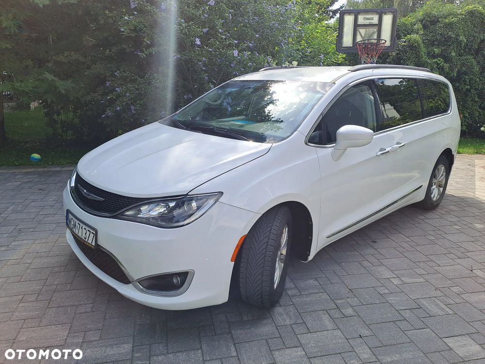 Chrysler Pacifica - 1