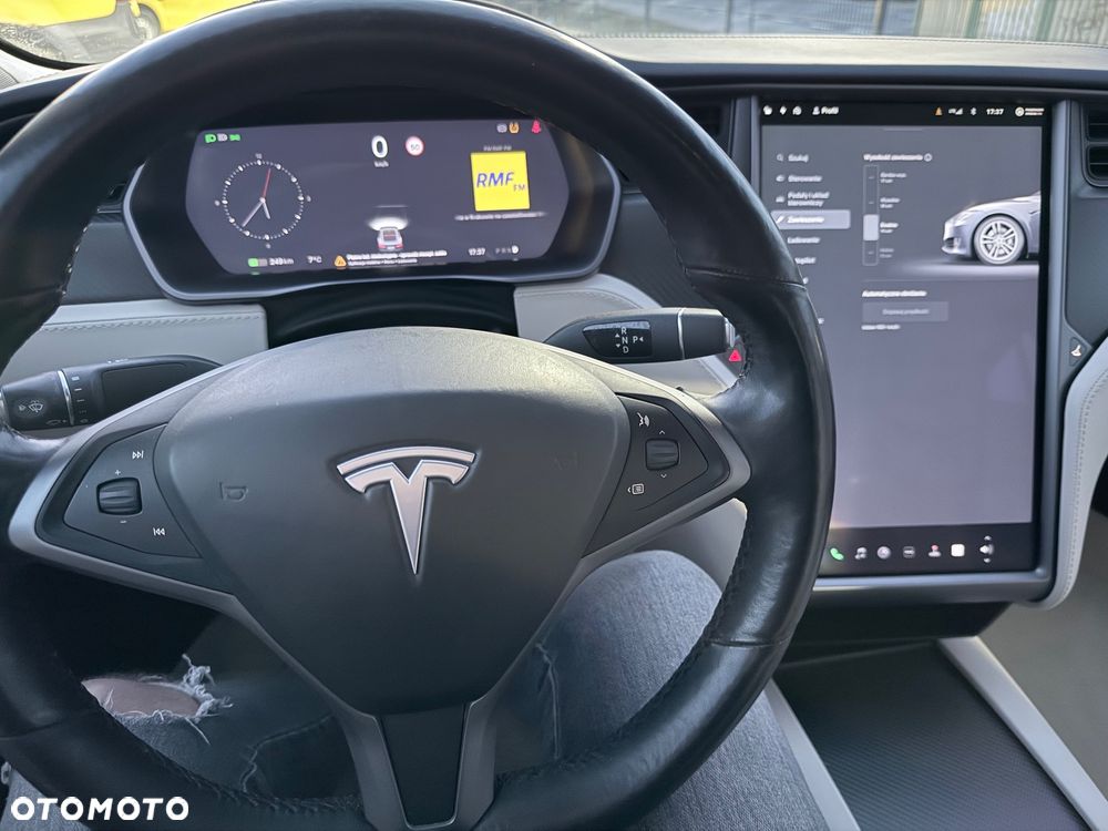 Tesla Model S - 25