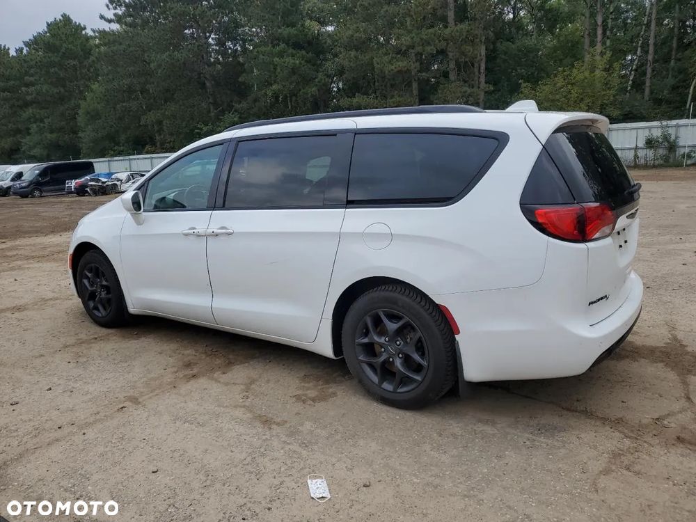 Chrysler Pacifica - 6