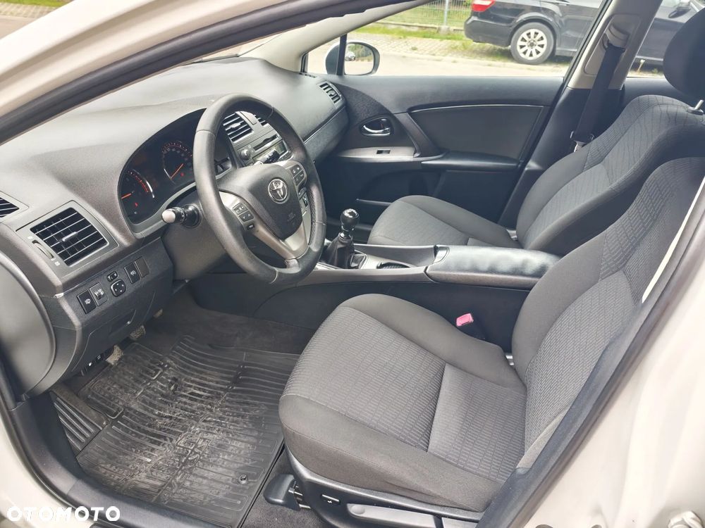 Toyota Avensis 2.0 Sol EU5 - 9