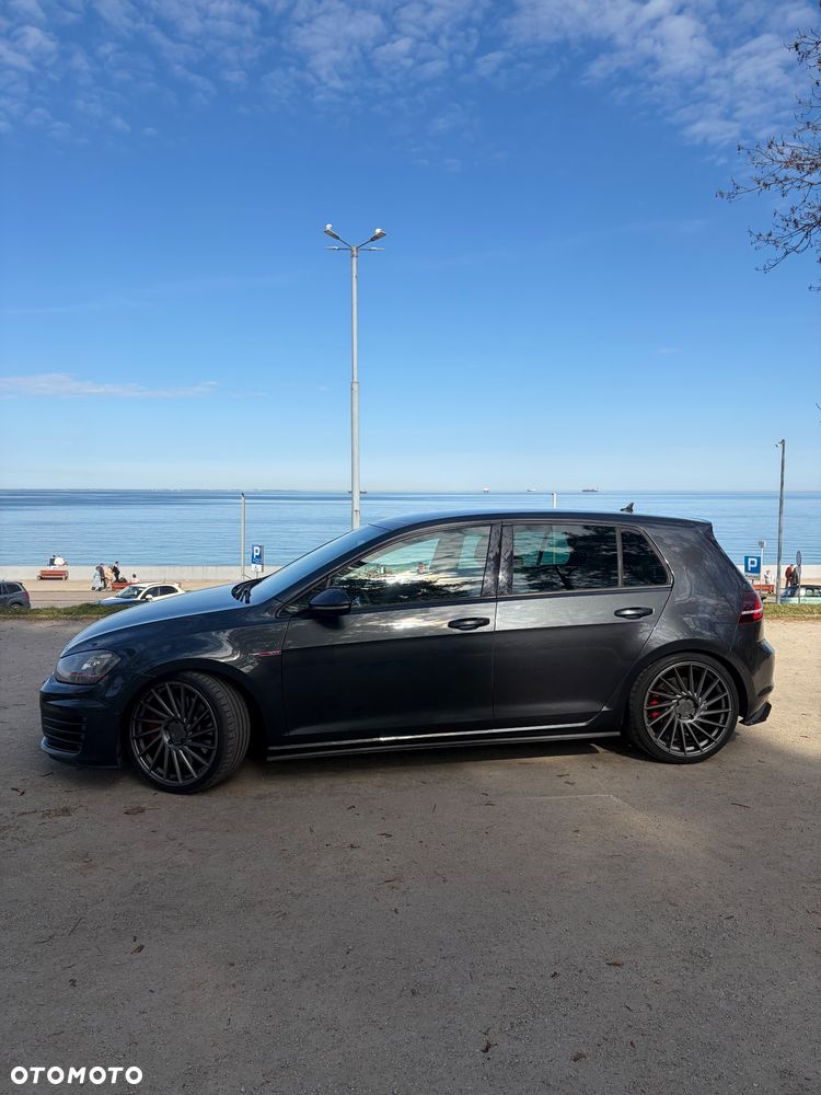 Volkswagen Golf - 33