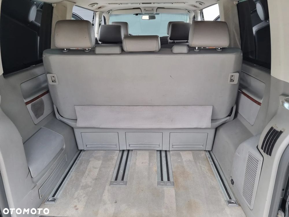 Volkswagen Multivan - 11