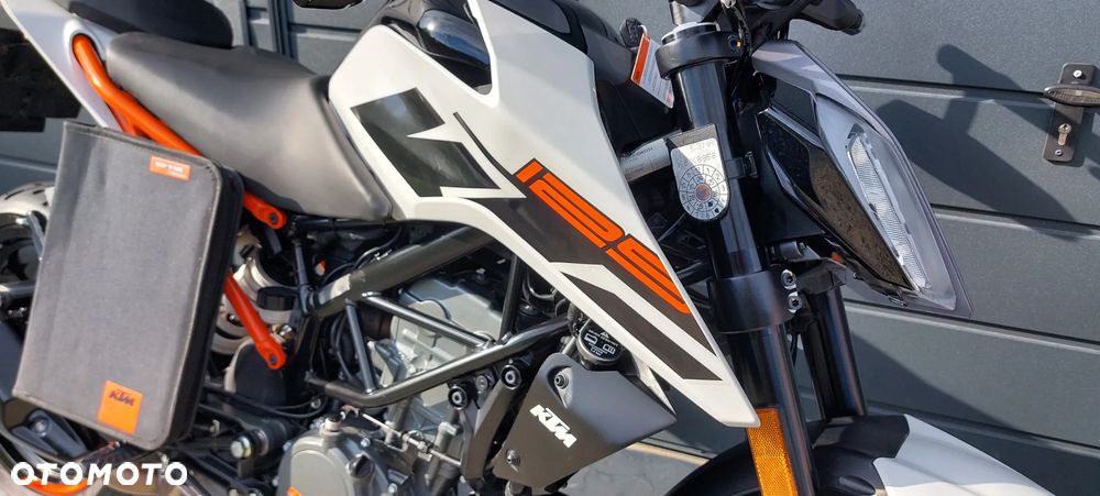 KTM Duke 125 - 24