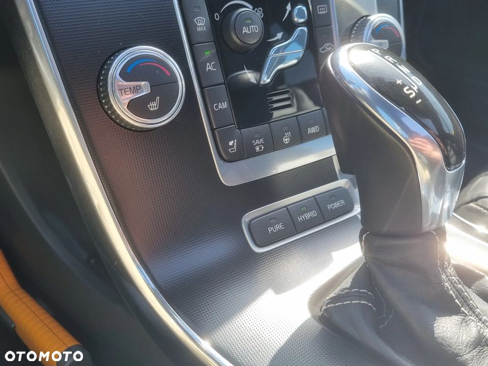 Volvo V60 D6 AWD Plug-in Hybrid R-Design Summum - 21