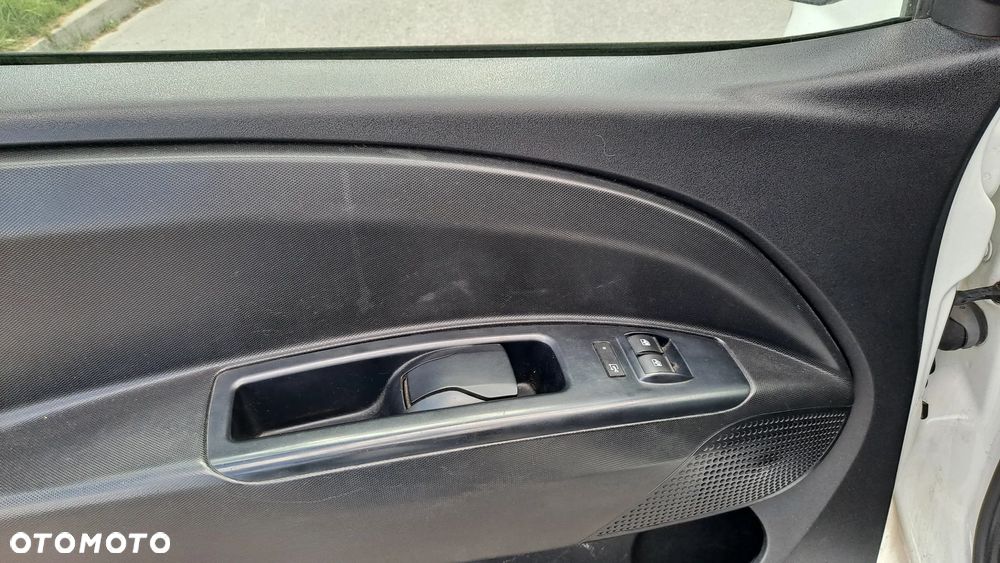 Opel COMBO - 13