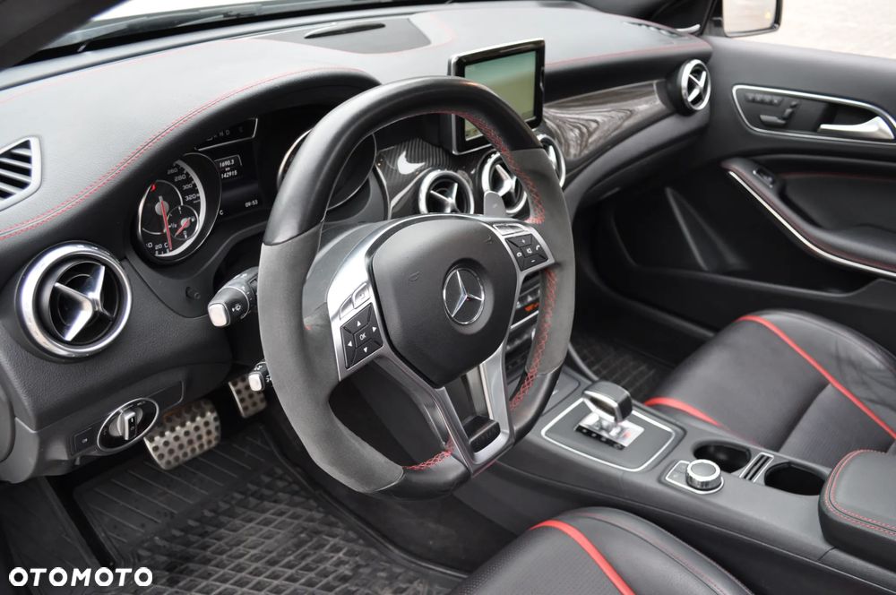Mercedes-Benz GLA 45 AMG 4-Matic - 24