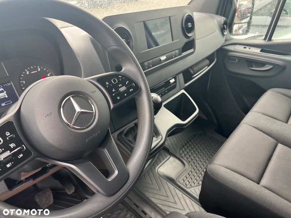 Mercedes-Benz Sprinter - 38