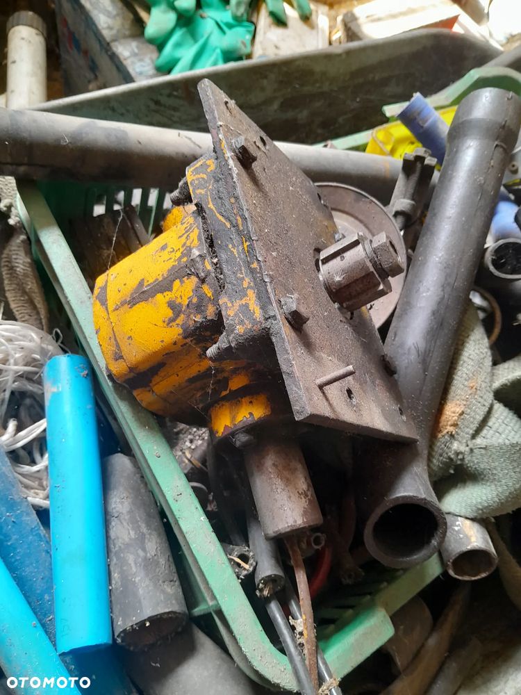 WOZEK WIDLOWY TERENOWY MANITOU  -POMPA DO HYDRAULIKI -WALEK KOLA ZEBATE DO SKRZYNI BIEGOW - 1