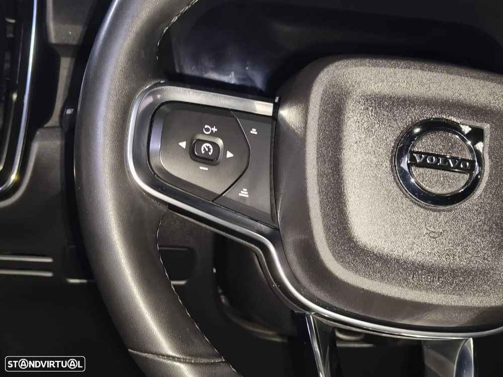 Volvo XC 40 Recharge Core - 21