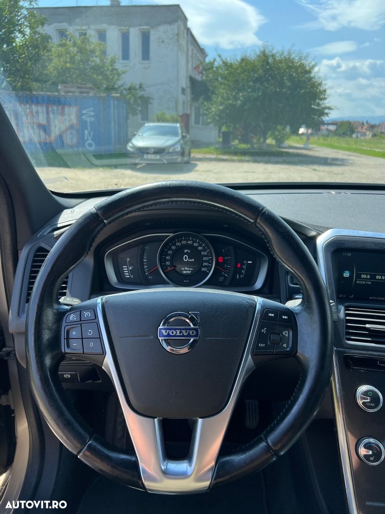 Volvo XC 60 D5AWD Momentum - 11