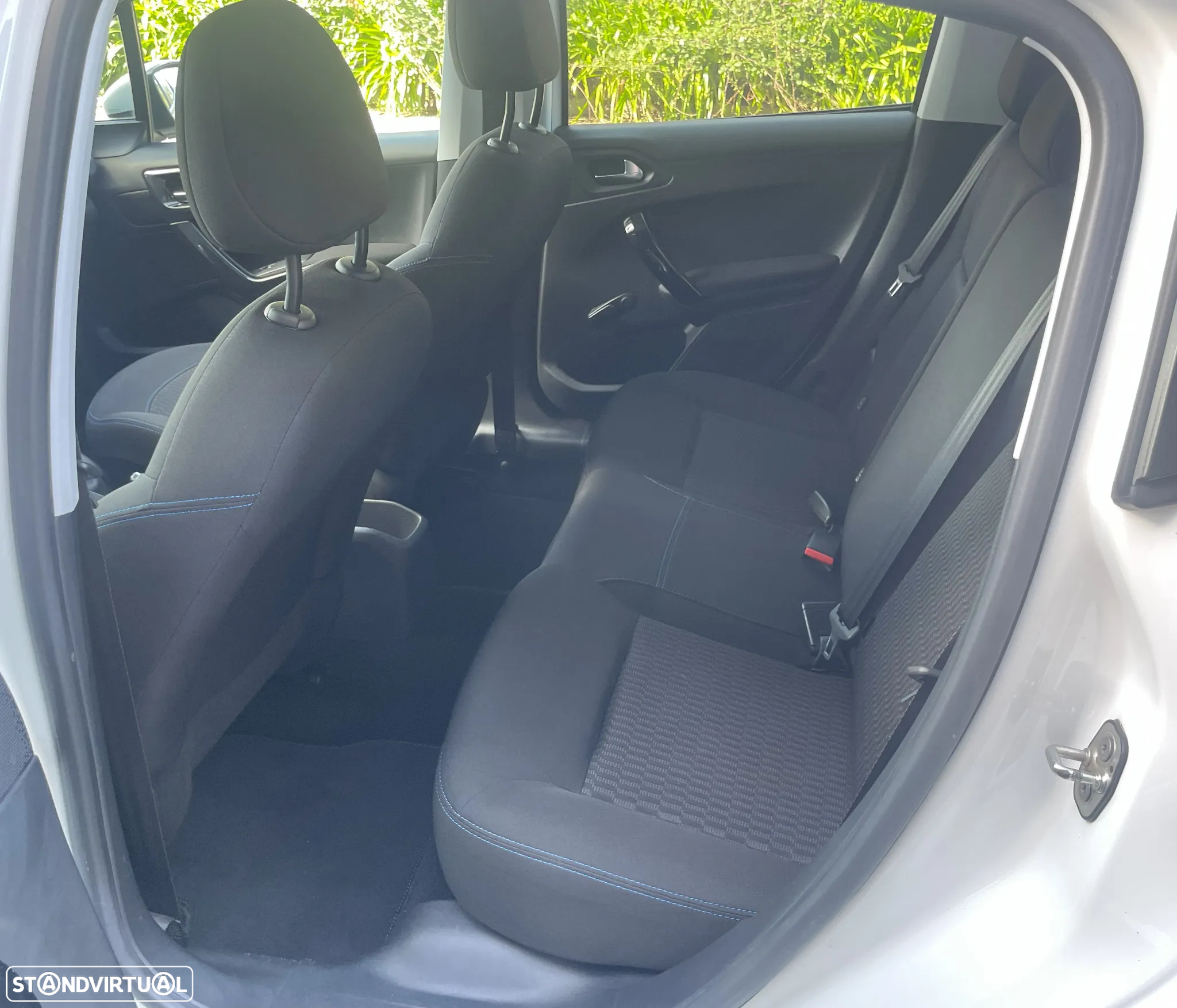 Peugeot 208 1.5 BlueHDi Signature - 9