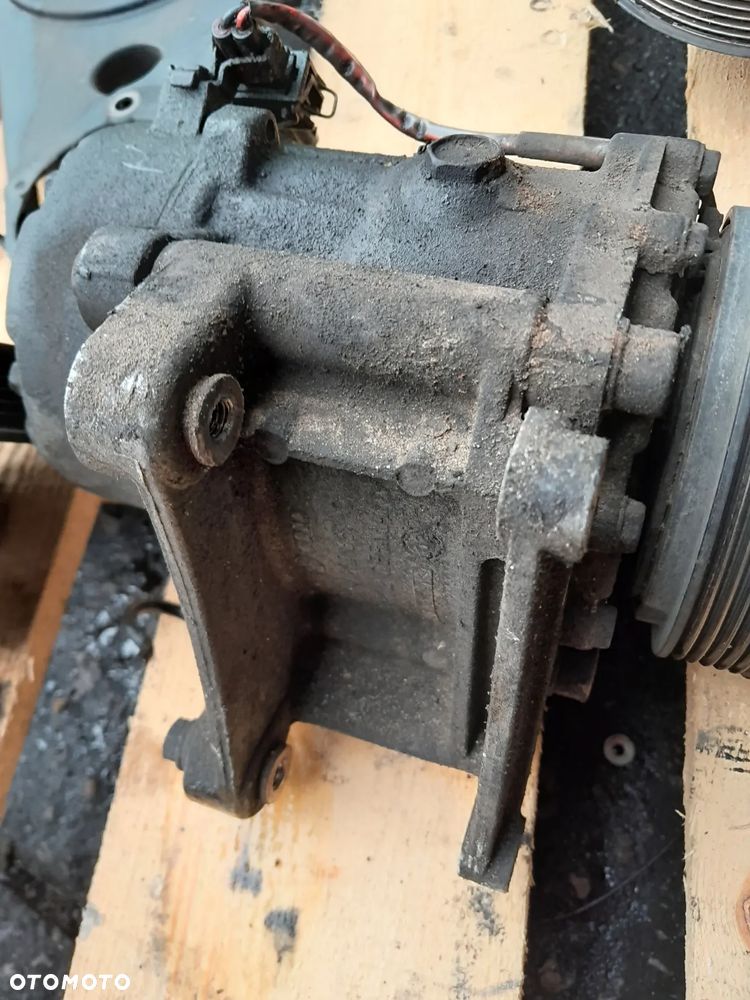 Łapa mocowanie sprężarki VW T4 2.5 TDI 150 KM 074260887C - 1