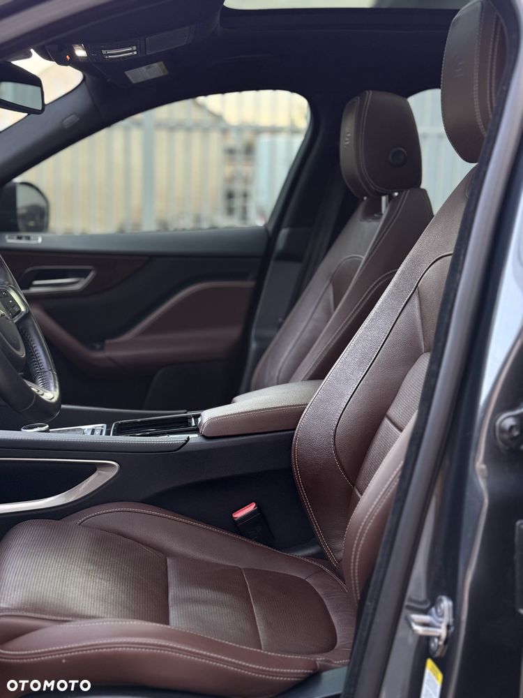Jaguar F-Pace S AWD - 14