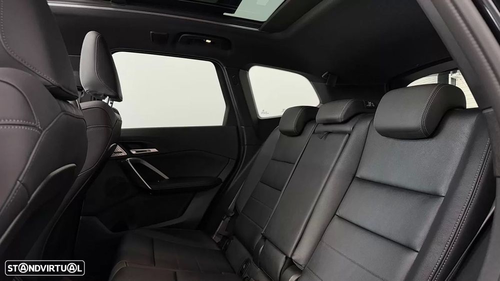 BMW iX1 eDrive20 Pack Desportivo M - 34