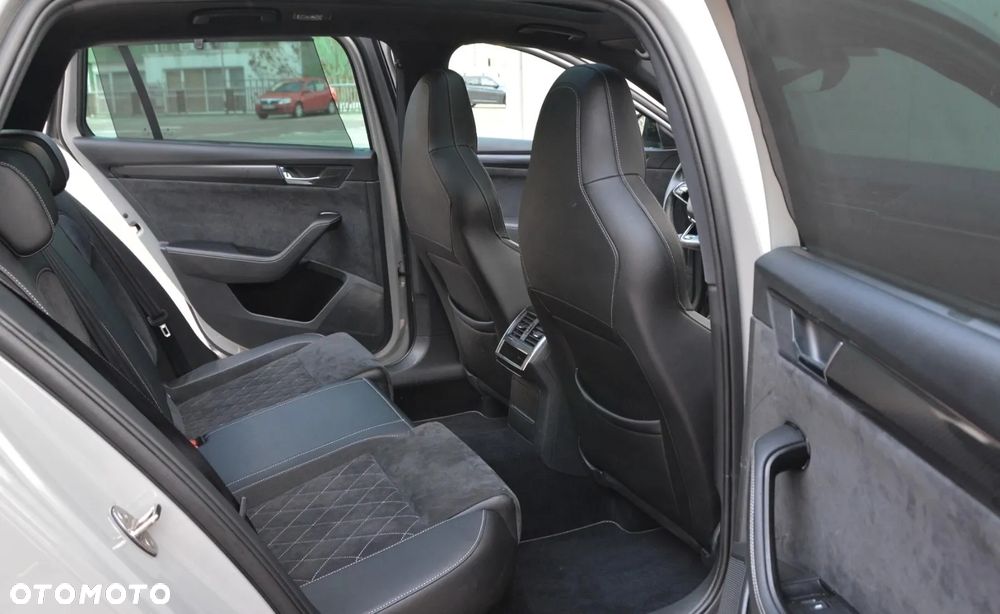 Skoda Superb 2.0 TDI SCR 4x4 Sportline DSG - 11