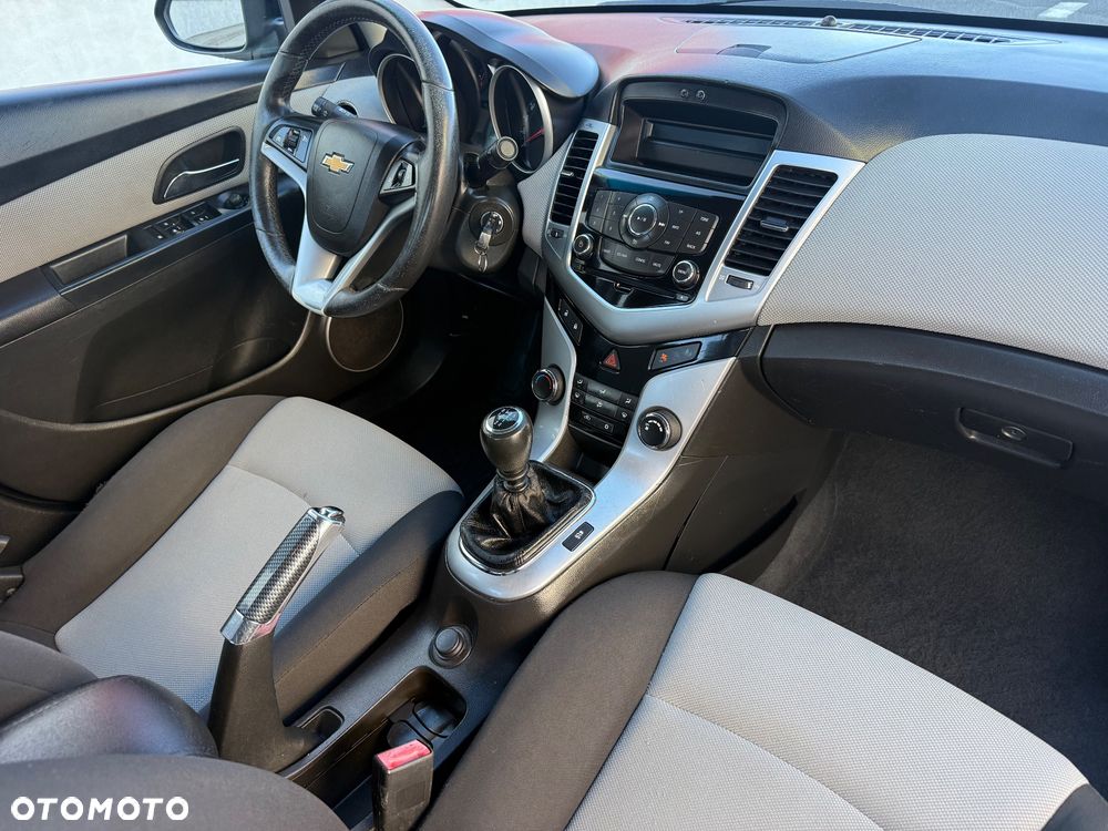 Chevrolet Cruze 1.6 LS - 6