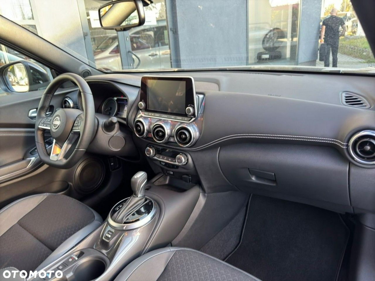Nissan Juke 1.6 Hybrid N-Connecta AMT - 13
