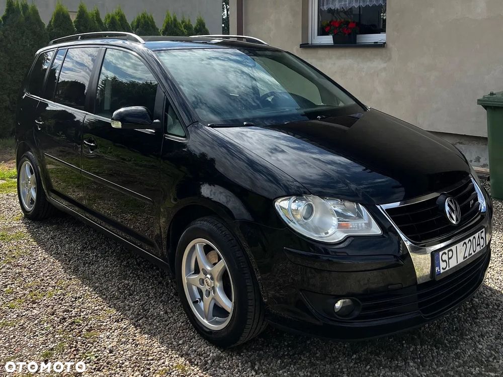 Volkswagen Touran - 1