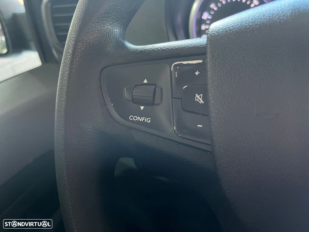 Peugeot Expert 2.0 BlueHDi L2H1 Semi-Vidrado - 23