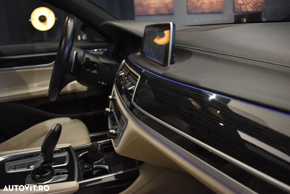 BMW Seria 7 740Ld xDrive MHEV - 29