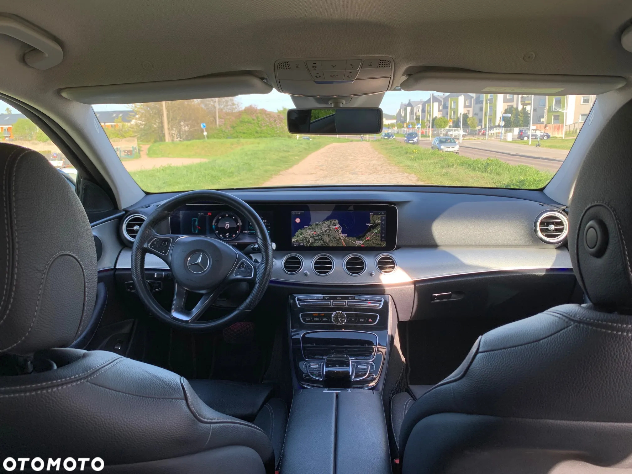 Mercedes-Benz Klasa E 220 d T 9G-TRONIC - 21