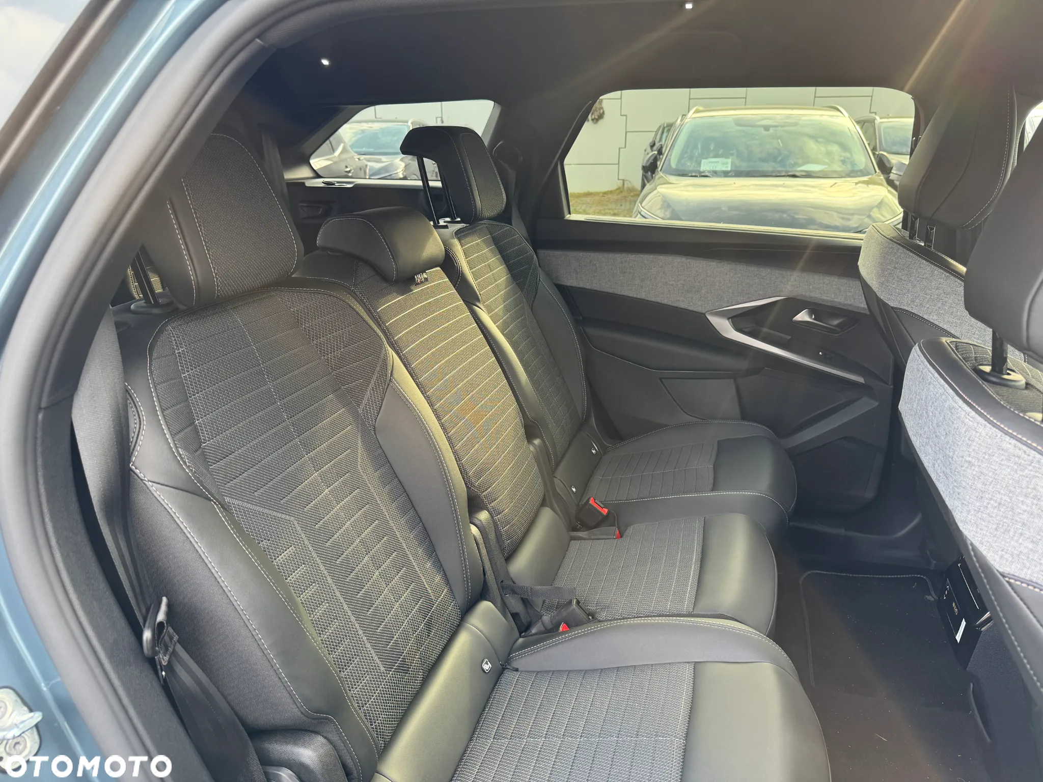 Peugeot 5008 1.2 PureTech mHEV Allure S&S e-DCS6 - 17