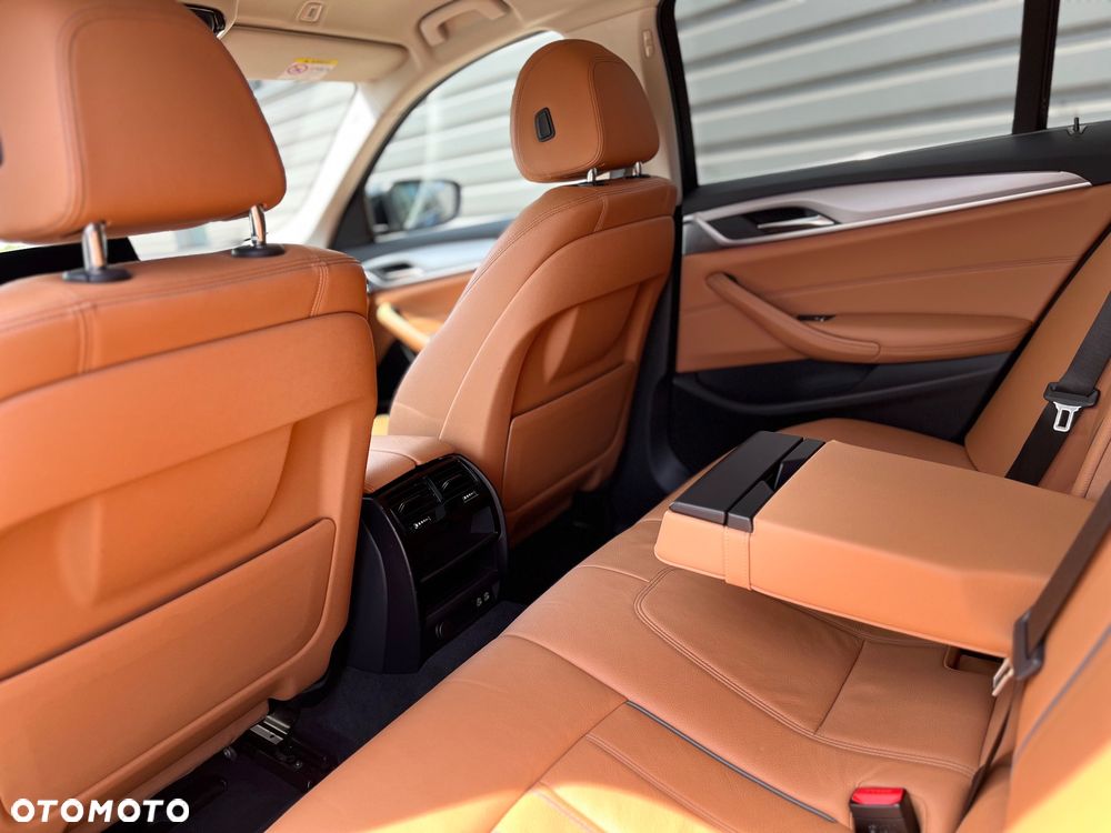 BMW Seria 5 520d xDrive - 11