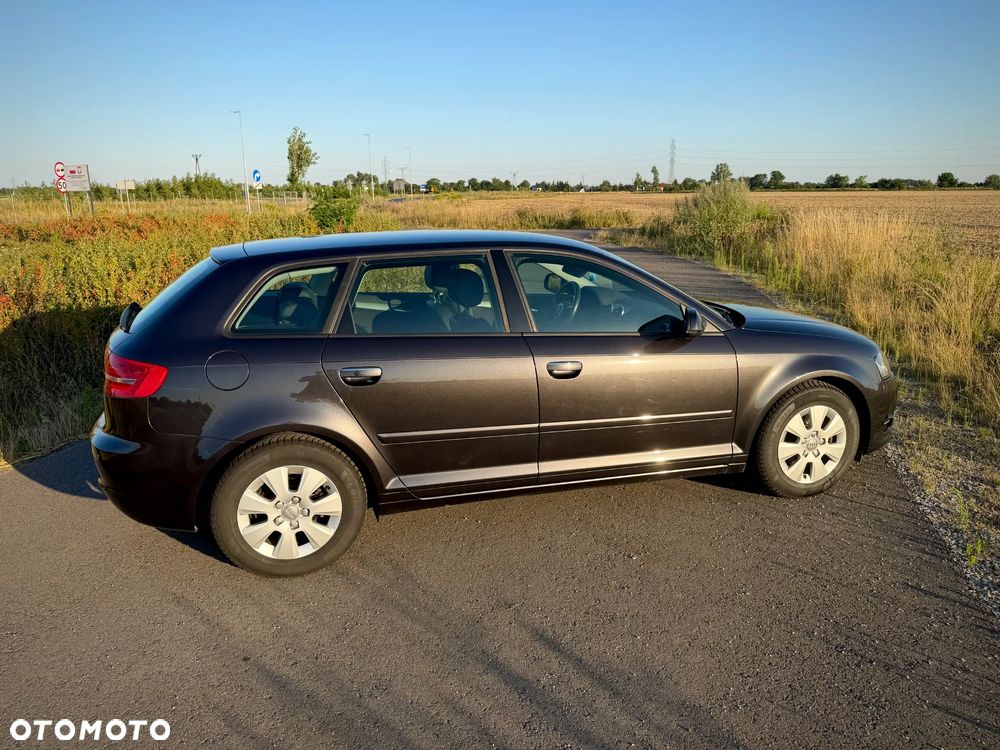 Audi A3 Sportback 1.6 TDI DPF Attraction - 10
