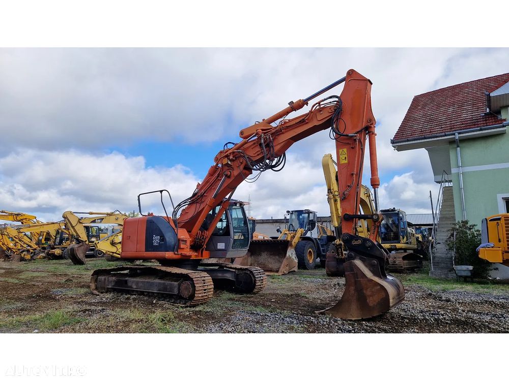 Hitachi ZX225USLC - 5